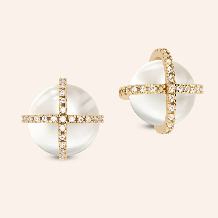 Vicky Pearl Stud Earrings